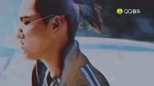 秀智泫雅挑战20年前王菲的蒸汽波妆容,长得好看也不能为所欲为?