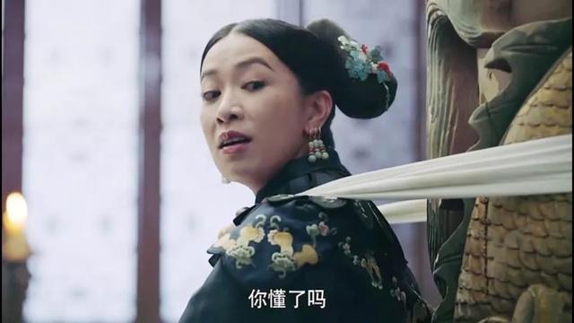 记得有一场戏,是娴妃跑到冷宫去斩草除根,嘉嫔被她隔着柱子活活勒死.