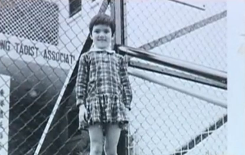 与大20岁离异富商相恋10年被抛弃，为此抑郁到自杀，能不能长点心？