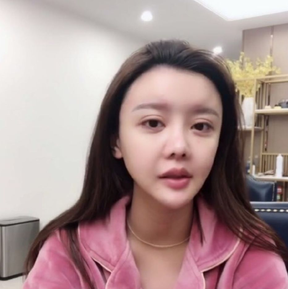 绝美混血颜少女竟因太美遭群攻！然而她从脸到胸到腿都是整出来的…