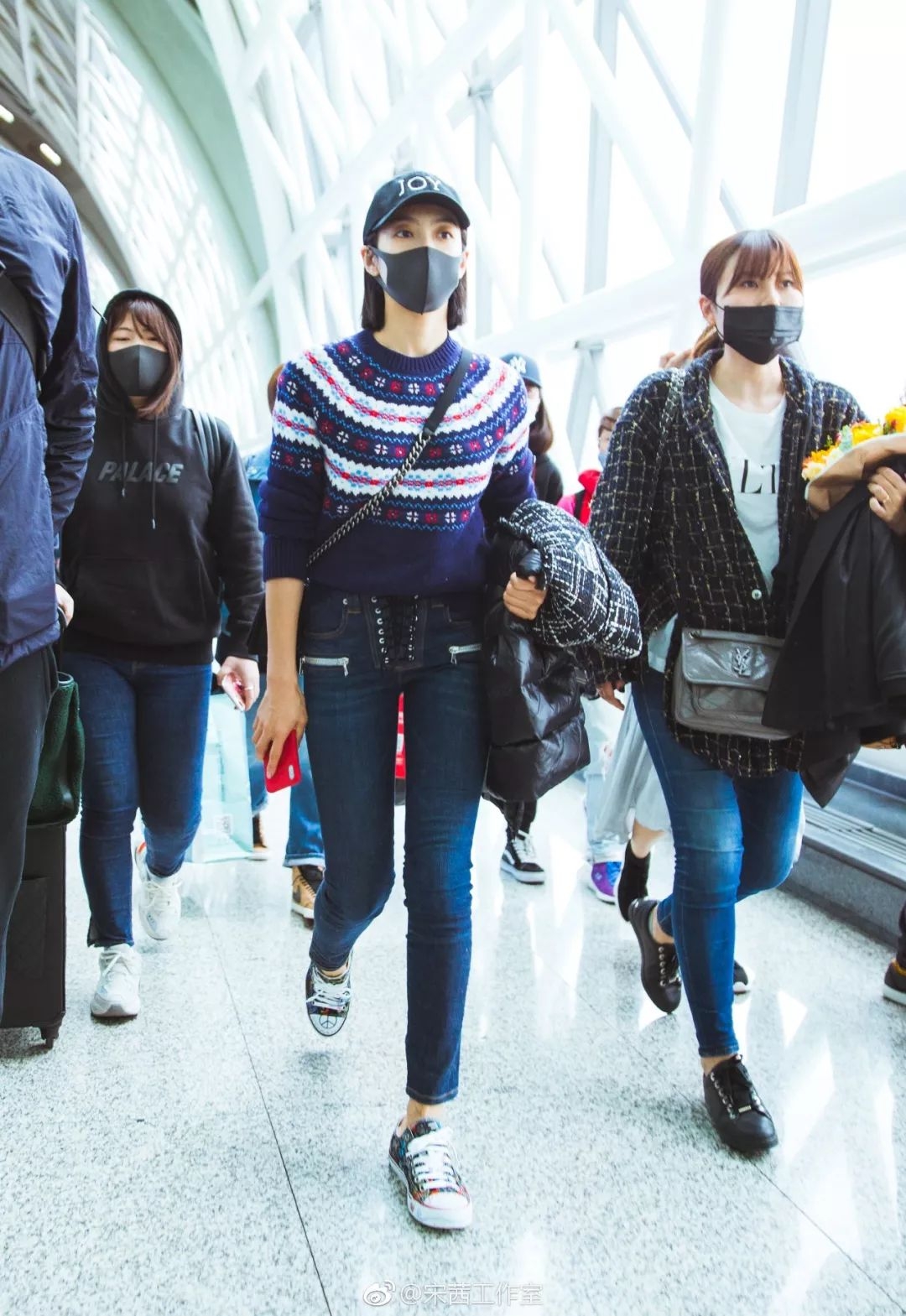 时髦不臃肿，被蔡徐坤、杨超越、吴谨言的毛衣疯狂种草