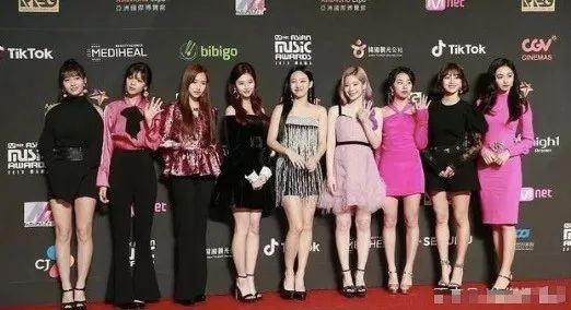 关晓彤北京大妞造型获封“出道最佳”，最新一波小花美照你pick谁