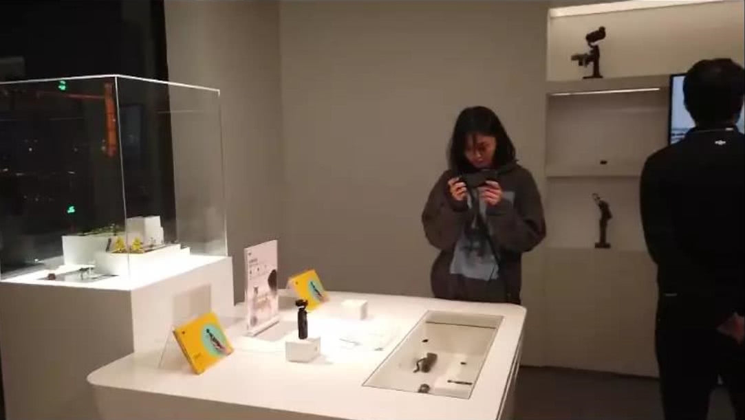 郑爽张恒又被偶遇! 郑爽停工和男友黏一起, 难道张恒也放长假了?