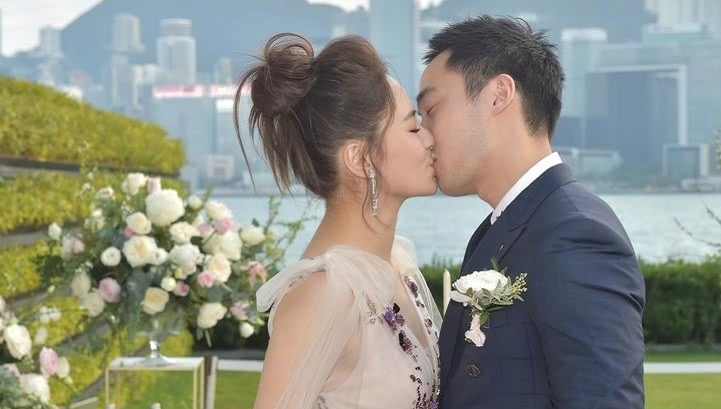 阿娇注册结婚现场：杨受当父亲角色，男方母亲夸赞儿媳妇很棒