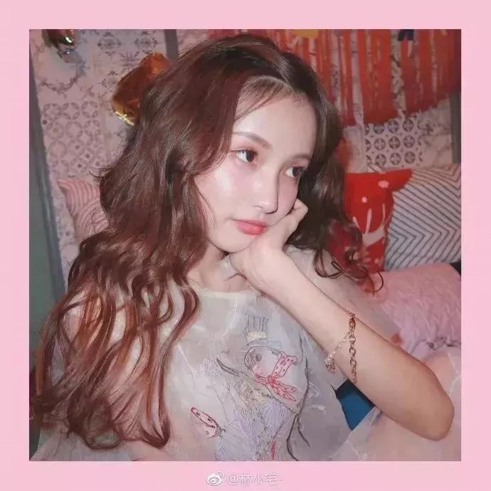 直发显脸大,头发贴头皮!要怎么才能显示脸小?