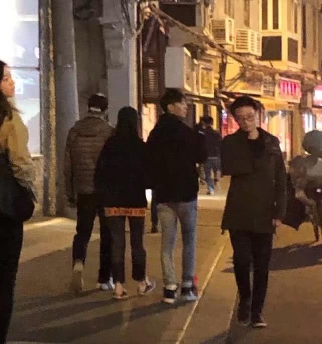 郑爽张恒又被偶遇! 郑爽停工和男友黏一起, 难道张恒也放长假了?