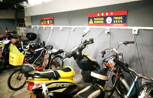 绿能电动车：电动车充电电瓶发烫什么原因？