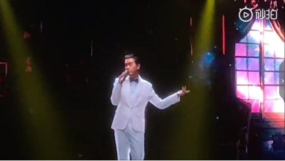 向华强70大寿，张国荣梅艳芳献唱惊呆刘德华，网友：比颁奖礼厉害！