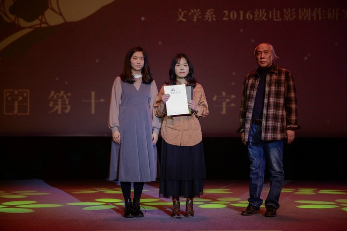 贾樟柯、王小帅出席金字奖颁奖典礼 闭幕影片《江湖儿女》获好评