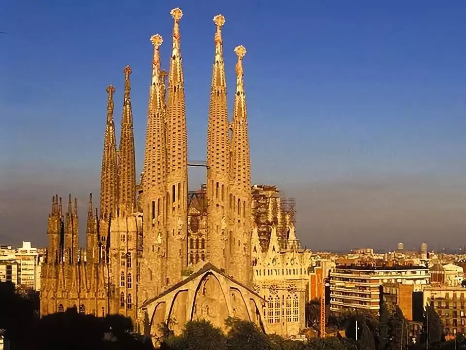 一个“疯子”,把烂尾楼盖成了世界文化遗产