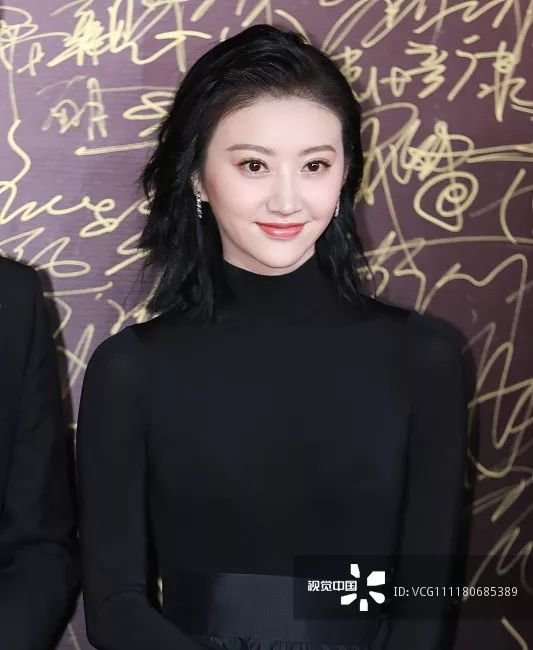 好久不见的刘亦菲晒素颜照了，她可能是娱乐圈老得最快的女明星…