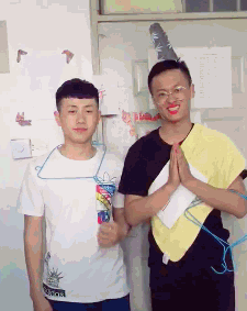 搞笑gif趣图:妹子这个车技真的没谁了,这才是真正的