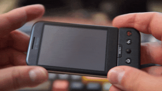 10年后重新体验安卓1.6的HTC G1:尴尬沦为功能机
