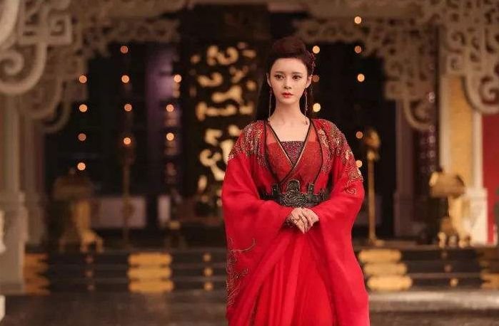 王凯初恋整成低配版沈梦辰！连她整形后遗症的朝天鼻也照搬了···