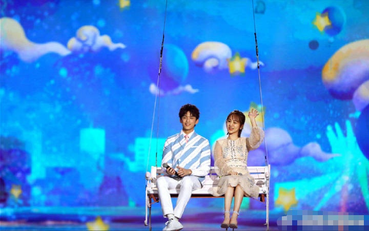 央视元旦晚会彩排李易峰baby现身,吴磊杨紫竟然有点甜?