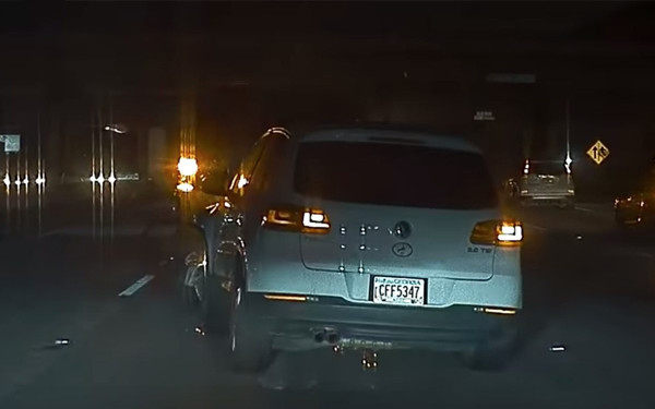 特斯拉立功！自动刹车系统避免追尾前车