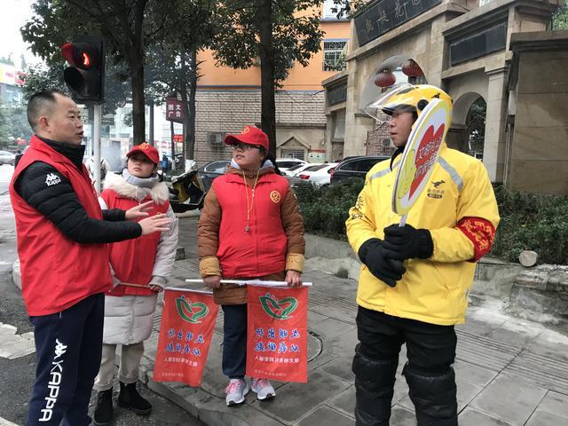 安顺经开区“橙丝带”创文志愿者，点亮城市文明留影不留痕