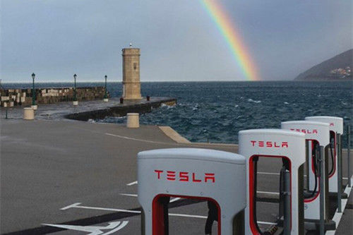 马斯克：特斯拉超级充电站明年将扩展到整个欧洲