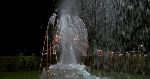 在硅谷科技公司，感受有钱又有病的圣诞趴……