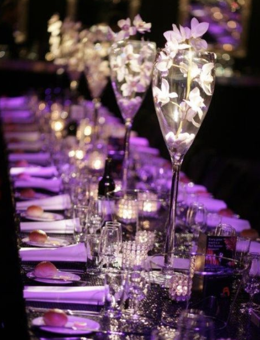 在硅谷科技公司，感受有钱又有病的圣诞趴……