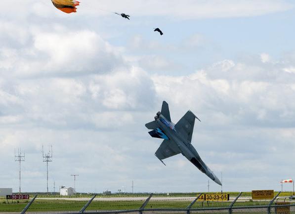突发!中国战机在伊朗坠机,两飞行员成功逃生