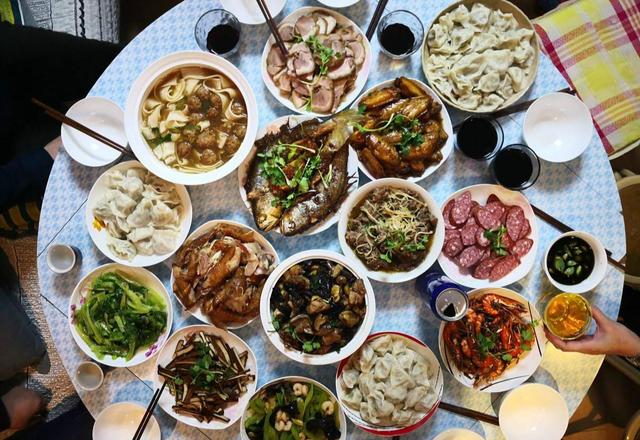 都是年夜饭,看完北方年的,再看南方年夜饭,网友:差距一看便知