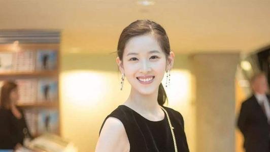 刘强东事件后与章泽天首同框，刘强东神采奕奕，章泽天却苍老了