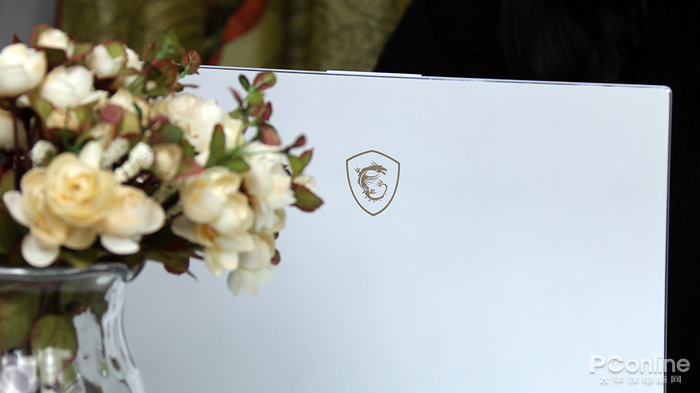 纯白色的设计笔记本 始于颜值的微星P65