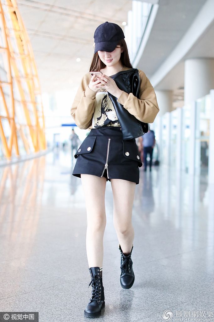 “关关”乔欣机场变时髦少女 秀大长腿腿白到发光实力抢镜