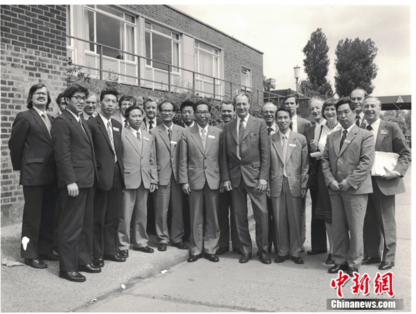 1981年刘永坦访问英国;哈工大供图 1981年刘永坦访问英国;哈工大供图