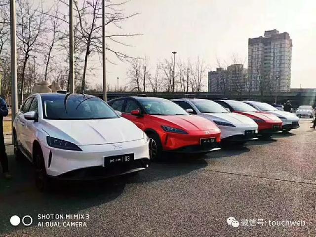 小米年会现场曝光：雷军何小鹏向员工送出21辆小鹏汽车