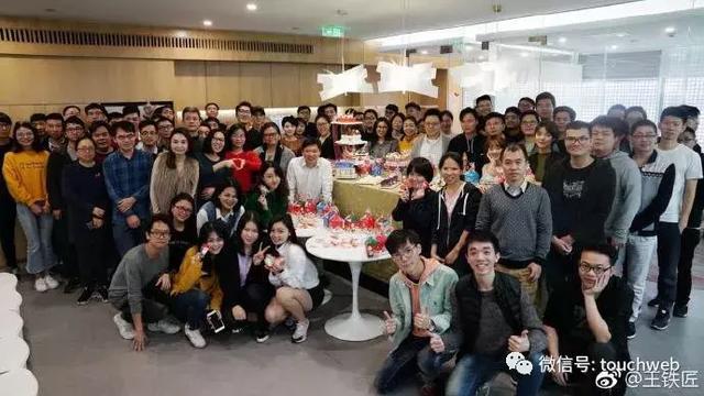 快播创始人王欣疑似要推社交产品 再晒新团队合照