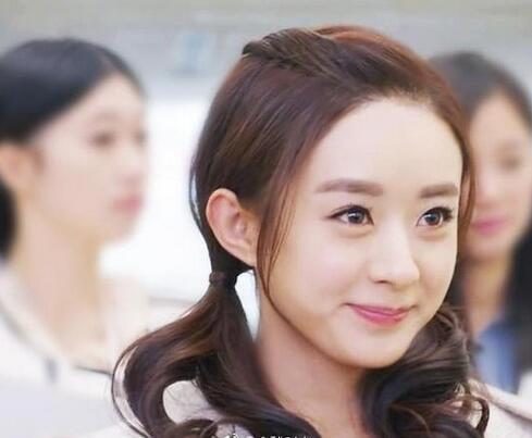 女明星同扎双马尾,迪丽热巴惊艳,郑爽最纯!