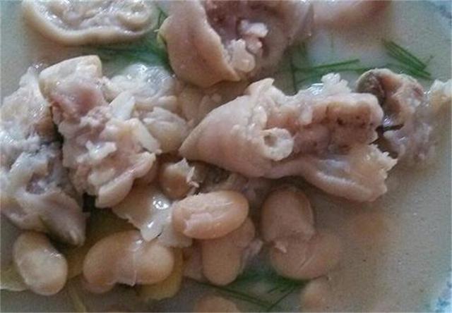 炖猪蹄时,想要猪蹄烂糊入味,一定要多加这一步