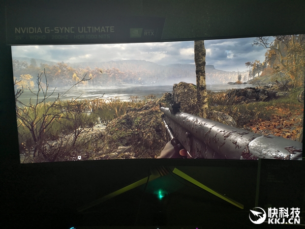 来感受65寸BFGD巨幕玩游戏!沉迷不可自拔