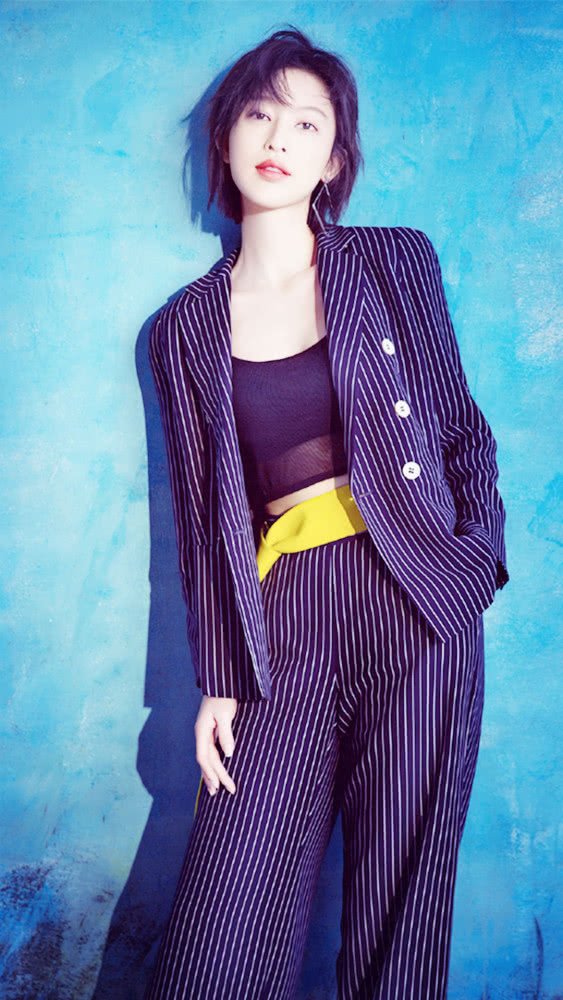 张俪终于穿西装了,穿格纹西装文艺又帅气,真的