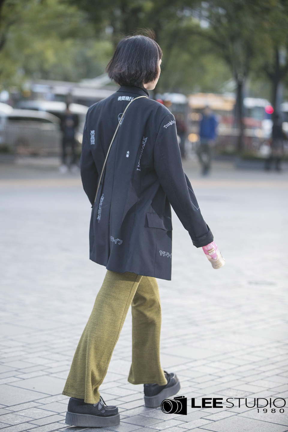 女生晚上街拍怎么搭配,做个酷酷的女孩如何