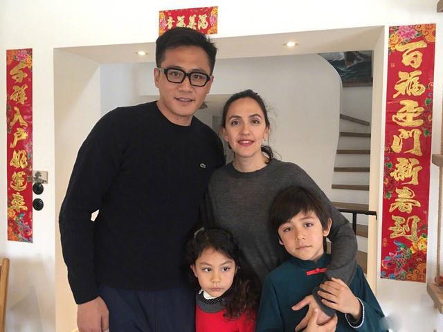 女儿,安慰完了之后就走了,什么都没说,也什么都没给,当时刘烨就觉得这