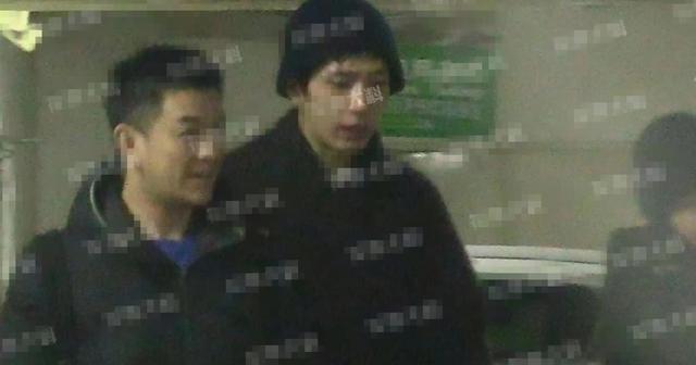 井柏然被拍到夜访倪妮公寓，两人深夜相聚疑似复合了！