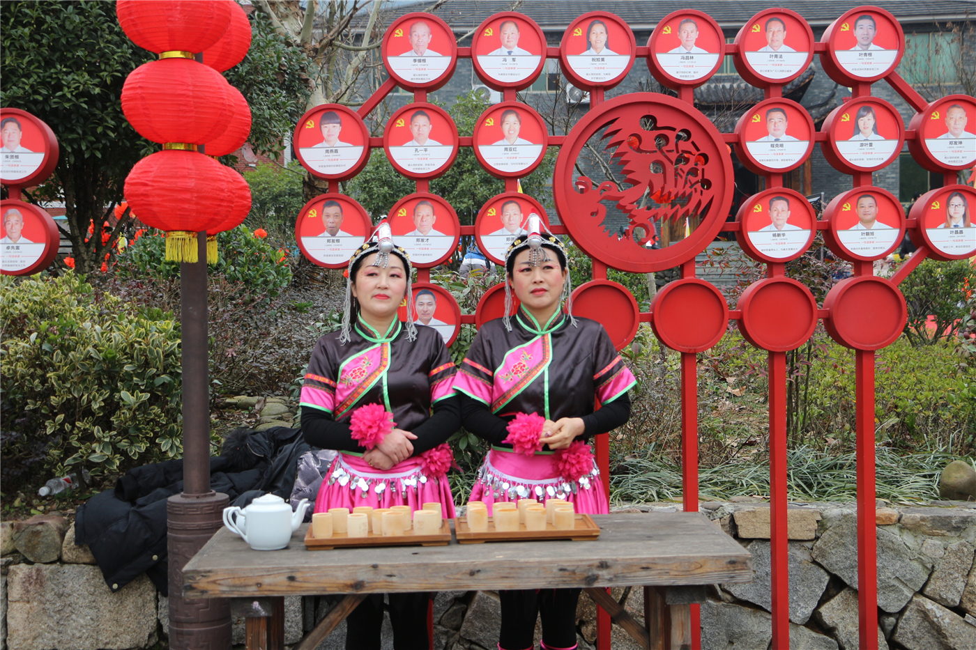 今年的畲族年活动当地政府整合挖掘了"畲族婚嫁表演,畲家美食盛宴,畲