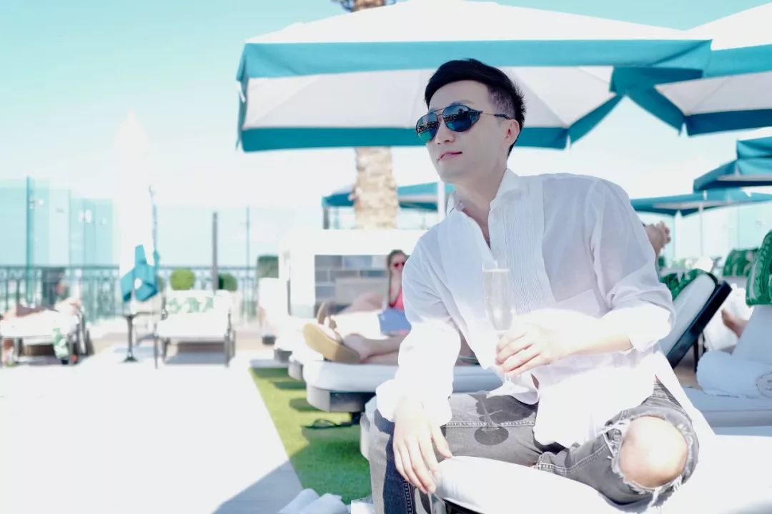 时尚||历史上的香水铁粉们如何实力宠香?