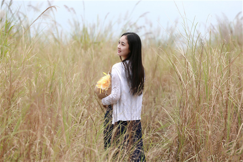 凤栖阁:清纯美女-芦苇荡中的妹子!