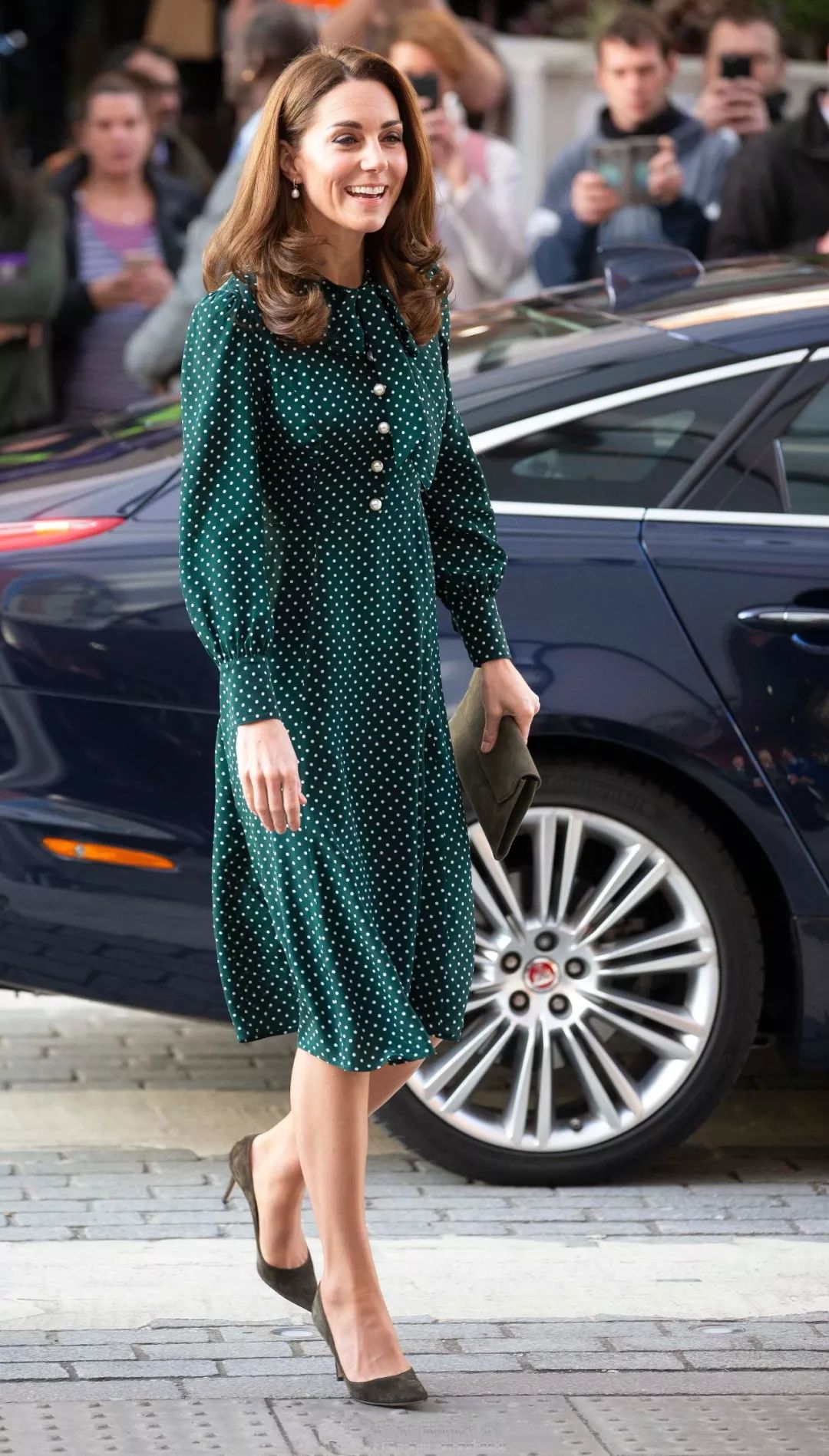 英国王妃Kate Middleton红裙红高根质感肉丝（3/7） - 图片 - 名腿网