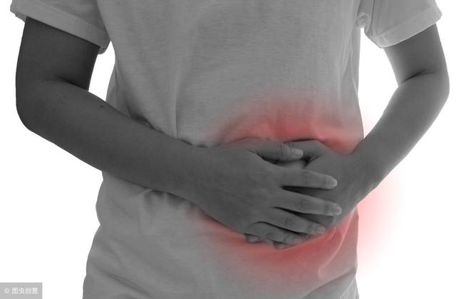 输尿管结石起初是腰痛,当结石向远端输尿管移动时,疼痛也会移到下腹部