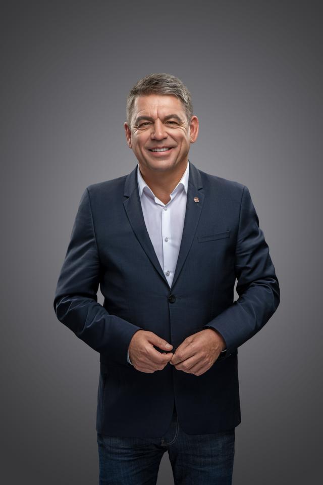 拜腾管理层调整:不再设总裁职务 董事长由毕福康担任