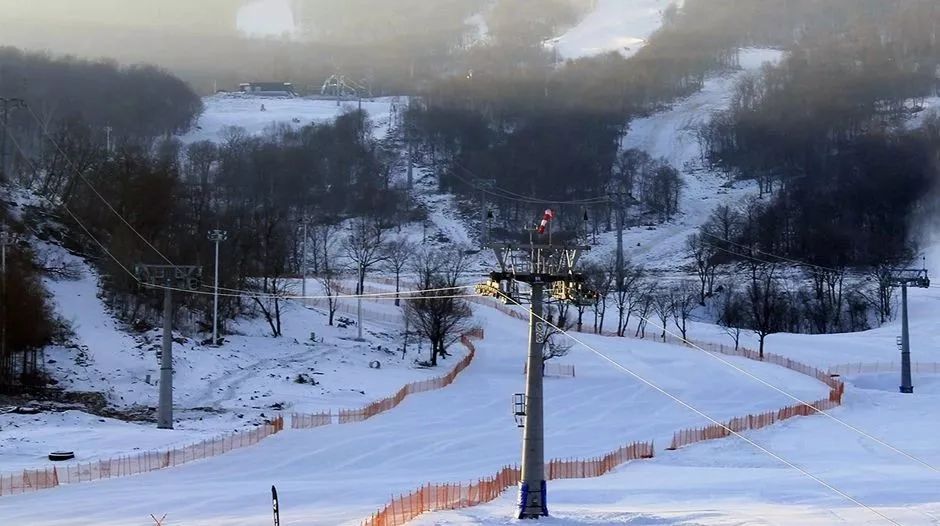 万科、万达、富龙，地产大亨纷纷入局滑雪，打的什么算盘？| 滑雪季