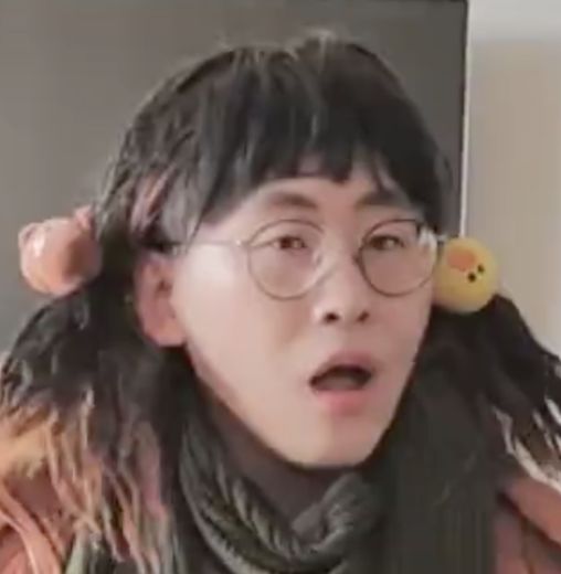 大过年的，是谁在偷窥我妈！！！哈哈哈哈哈哈哈哈哈
