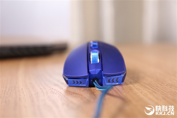 平民吃鸡利器！机械师耀M5游戏鼠标图赏