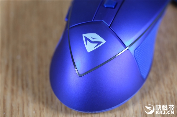 平民吃鸡利器！机械师耀M5游戏鼠标图赏