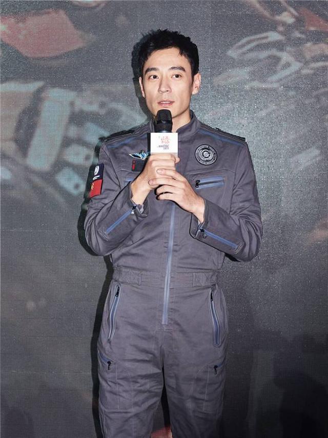 《流浪地球》主演轮番上热搜，李光洁认为戏剧学院不该教表演？
